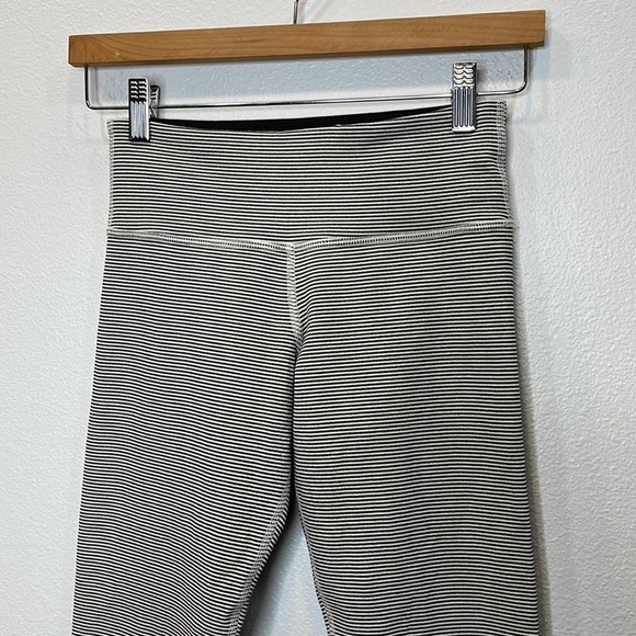 Lululemon Wunder Under Crop 21” - Size 4 - Picture 9 of 13